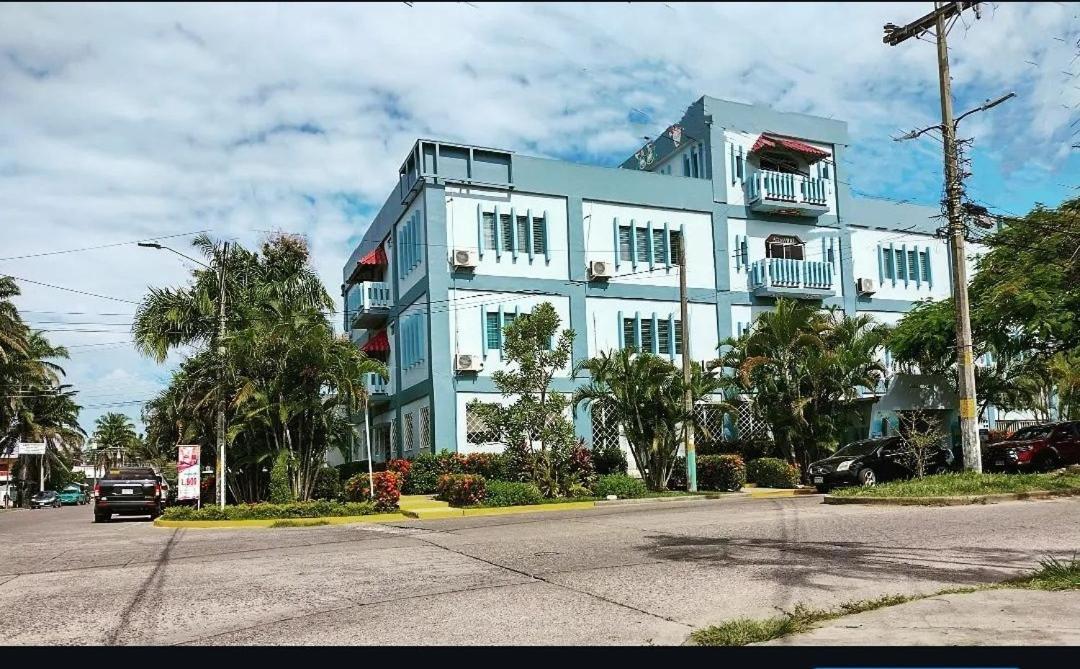 Hotel Carnaval La Ceiba Bagian luar foto