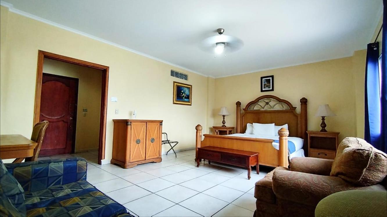 Hotel Carnaval La Ceiba Bagian luar foto