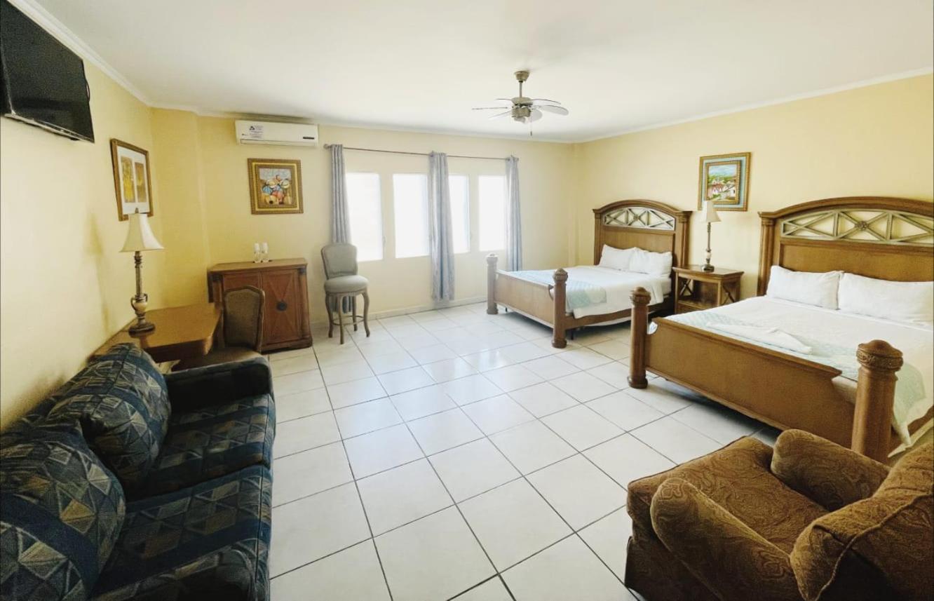 Hotel Carnaval La Ceiba Bagian luar foto