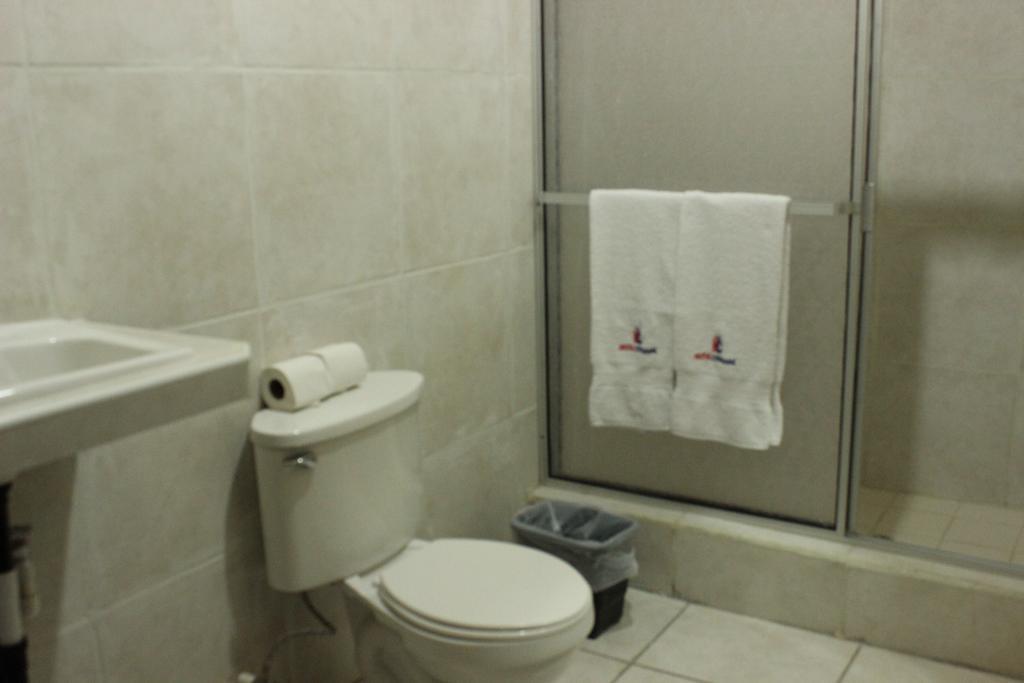 Hotel Carnaval La Ceiba Ruang foto