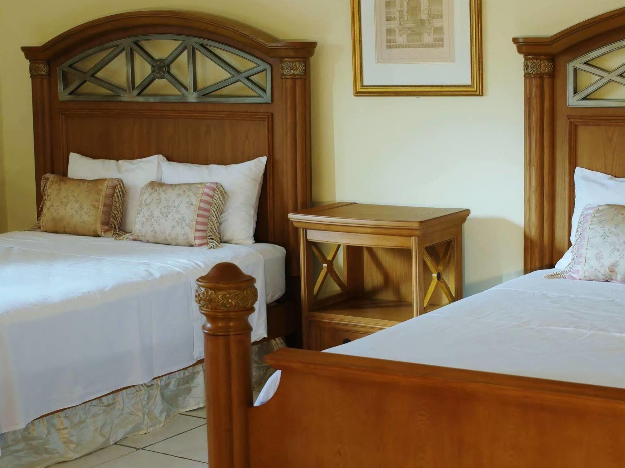 Hotel Carnaval La Ceiba Bagian luar foto