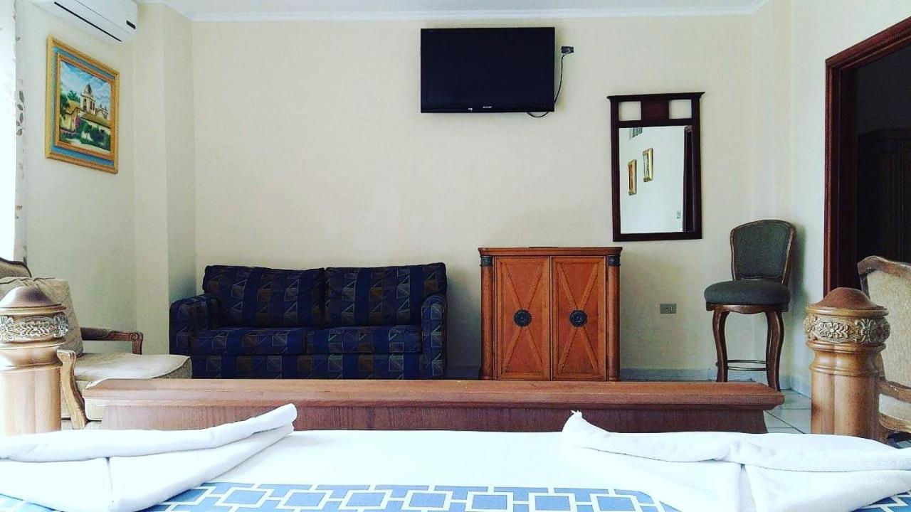 Hotel Carnaval La Ceiba Bagian luar foto