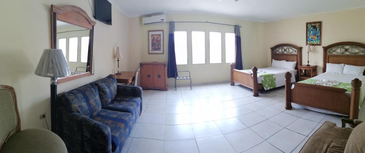 Hotel Carnaval La Ceiba Bagian luar foto