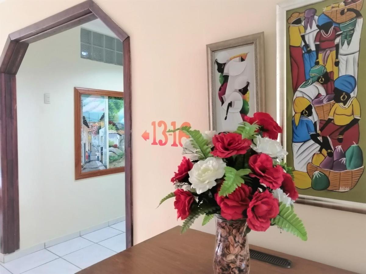Hotel Carnaval La Ceiba Bagian luar foto