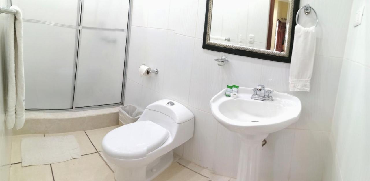 Hotel Carnaval La Ceiba Bagian luar foto