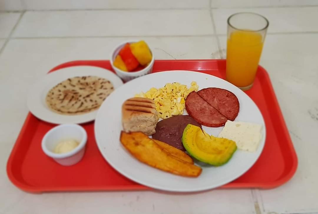 Hotel Carnaval La Ceiba Bagian luar foto