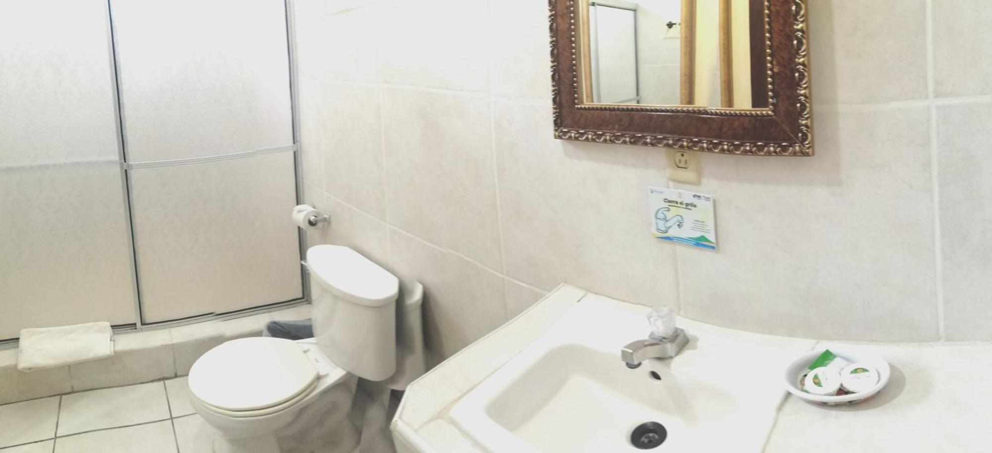 Hotel Carnaval La Ceiba Bagian luar foto